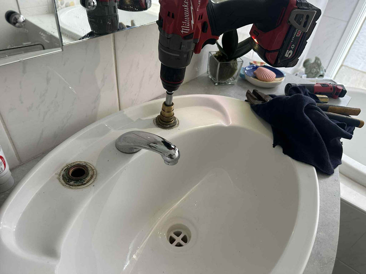 Leaking taps & toilets by Speedy Services Today
